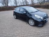 Kia Rio 1.2 Attract Attract - Kia Rio Attract mit Benzin-Antrieb