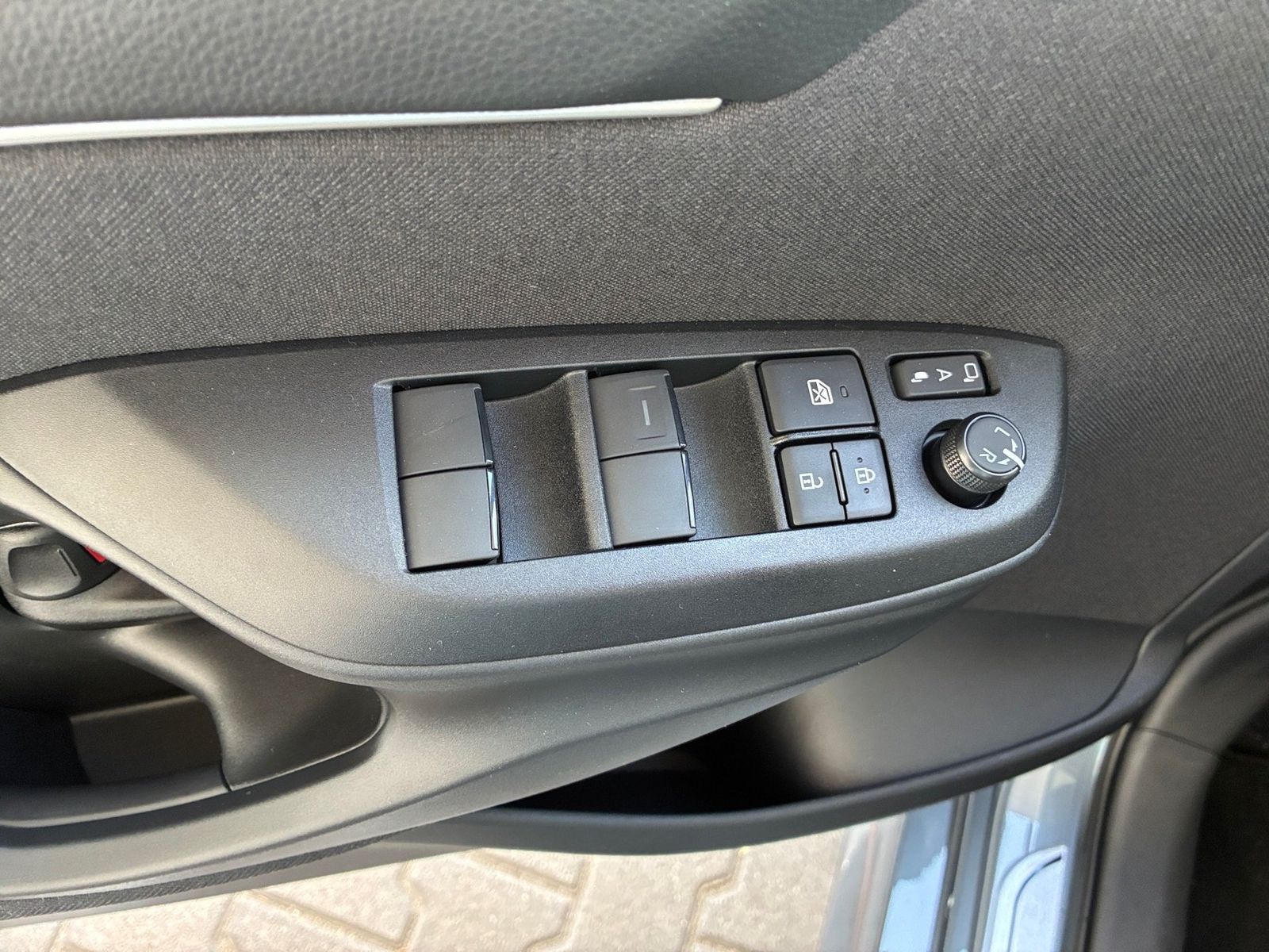 Fahrzeugabbildung Toyota Yaris 1.5 Teamplayer KAMERA LED PDC ACC SITZHZNG