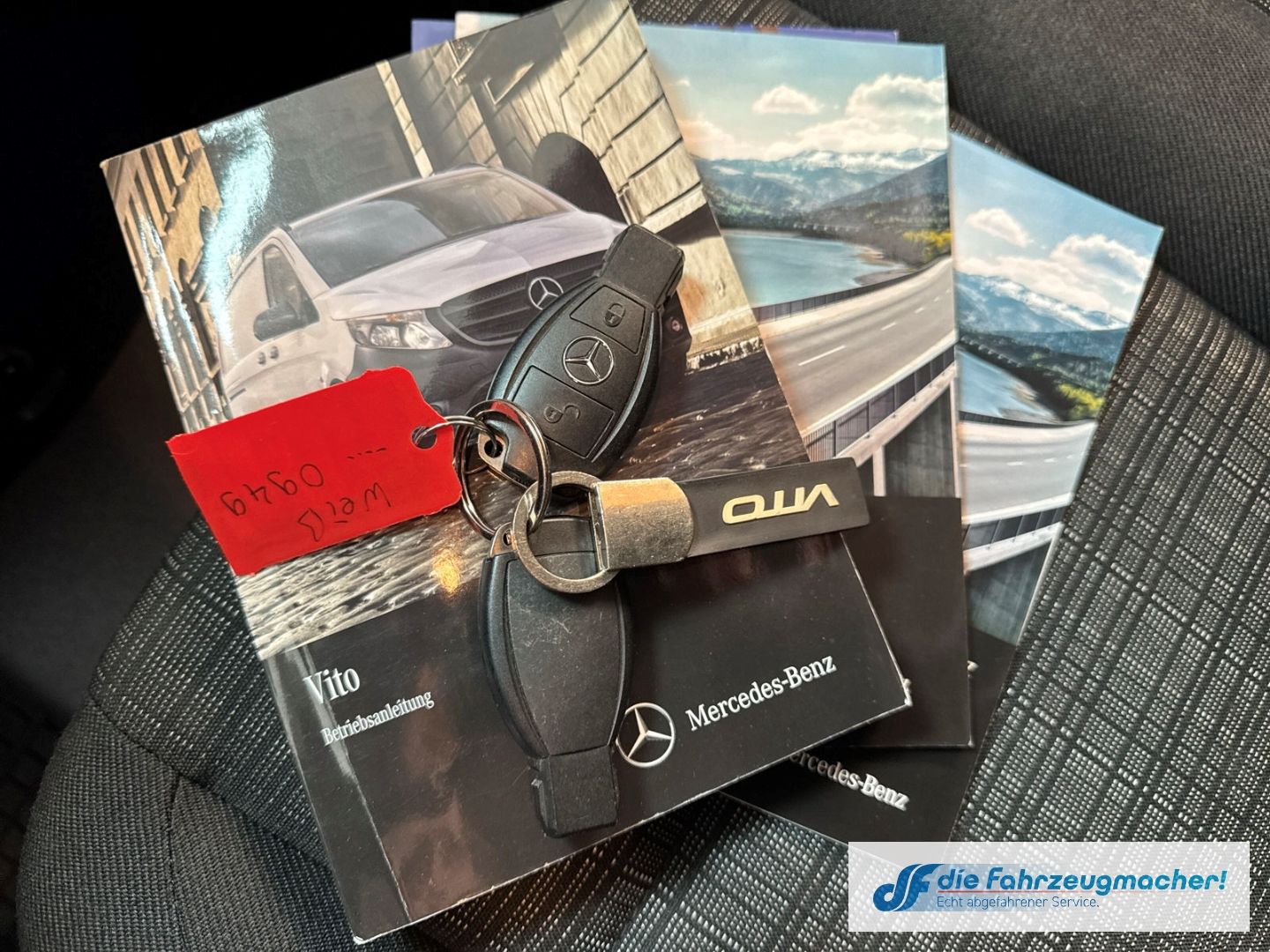 Fahrzeugabbildung Mercedes-Benz Vito Tourer 111CDI 9.Sitz. Extralang AHK Parklen