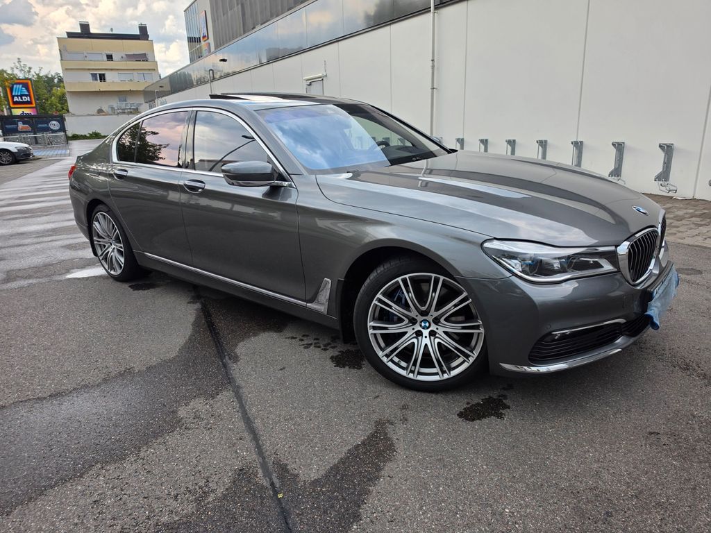 Image of BMW 740