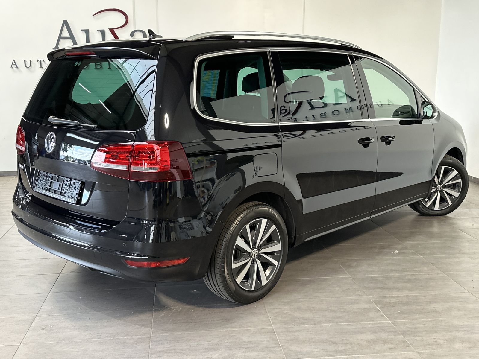 Fahrzeugabbildung Volkswagen Sharan 1.4 TSI DSG 7-Sitzer HL NAV+XEN+AHK+PANO