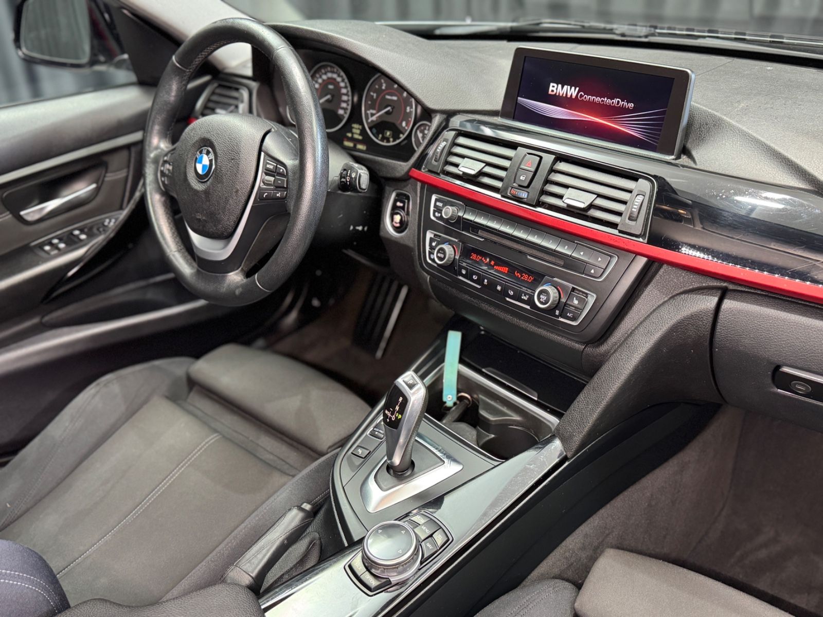 Fahrzeugabbildung BMW 320 d Touring|PANORAMA|AUTOMATIK|SPORT-LINE|