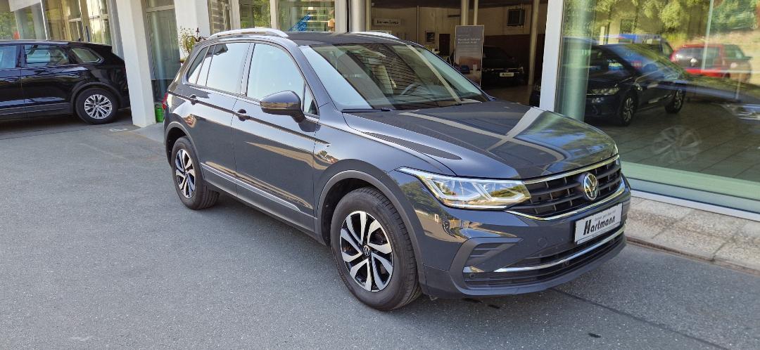 Volkswagen Tiguan Active 1,5TSI DSG Matrix Navi Sitzh Klima