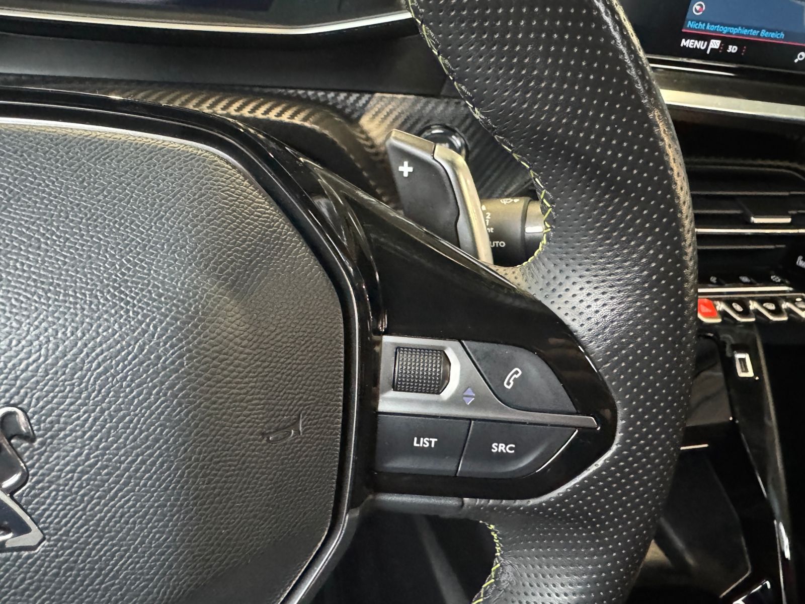 Fahrzeugabbildung Peugeot 2008 GT PANO LED NAVI ALU