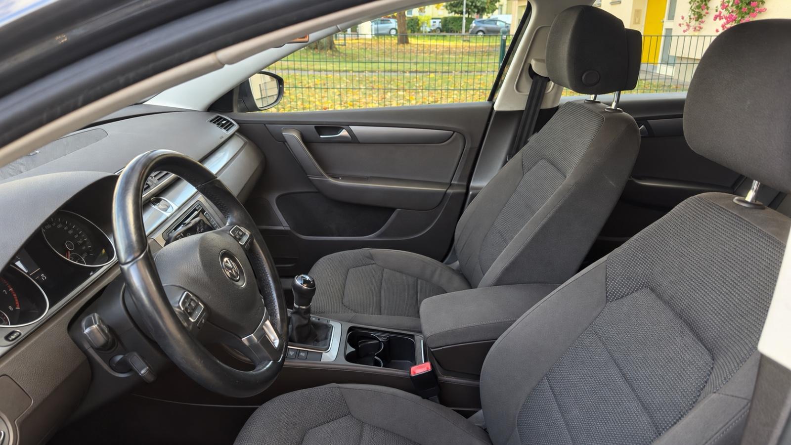 Volkswagen Passat 2013 — photo 10