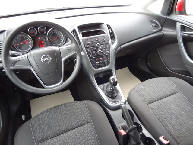 Fahrzeugabbildung Opel Astra J Lim. 5-trg. Selection