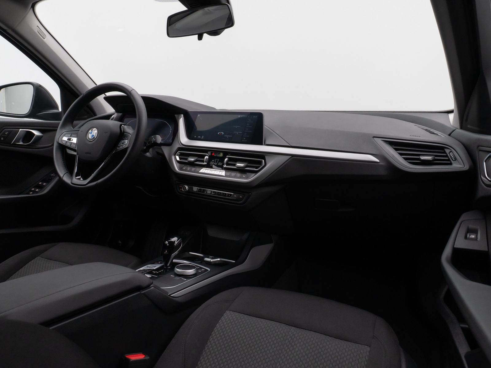 Fahrzeugabbildung BMW 118i DAB CockPitPro Geschwindigkeitsreg PDC LED