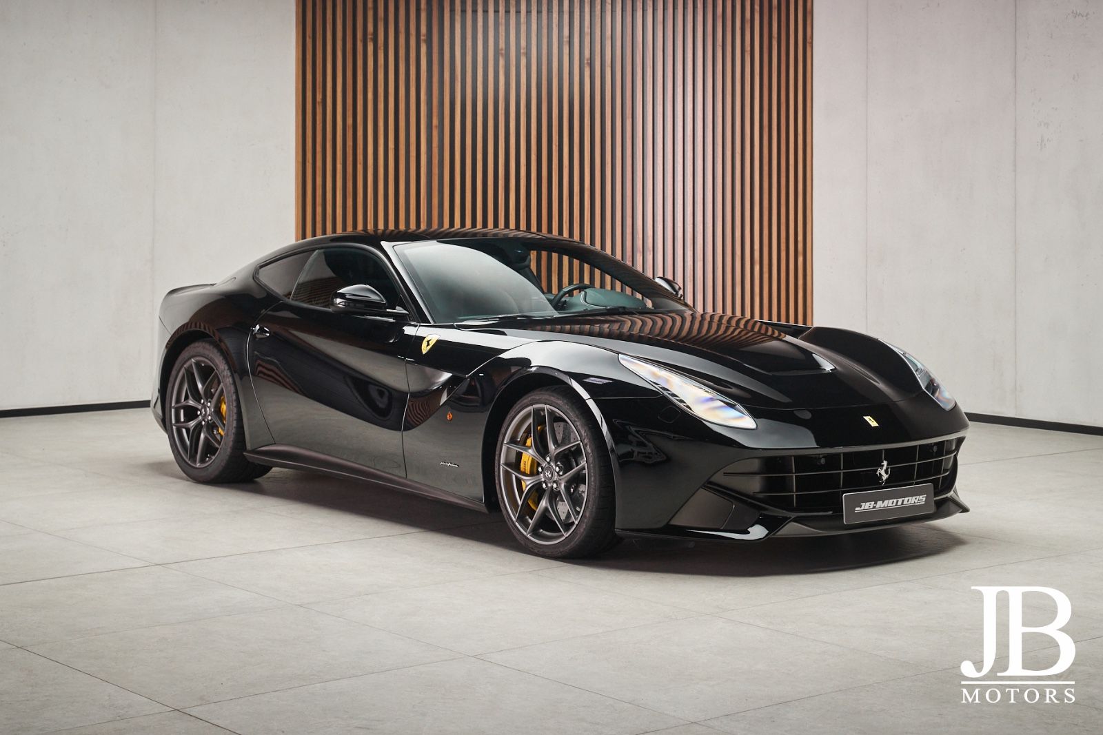 Fahrzeugabbildung Ferrari F12 Carbon Lift LED JBL Kamera Electric Seats