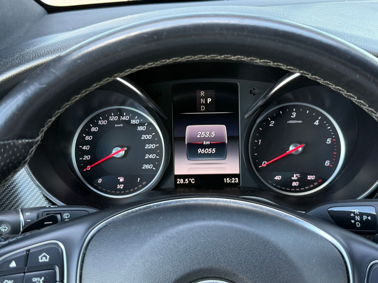 Fahrzeugabbildung Mercedes-Benz V 300 d EDITION 4MATIC lang AMG Line