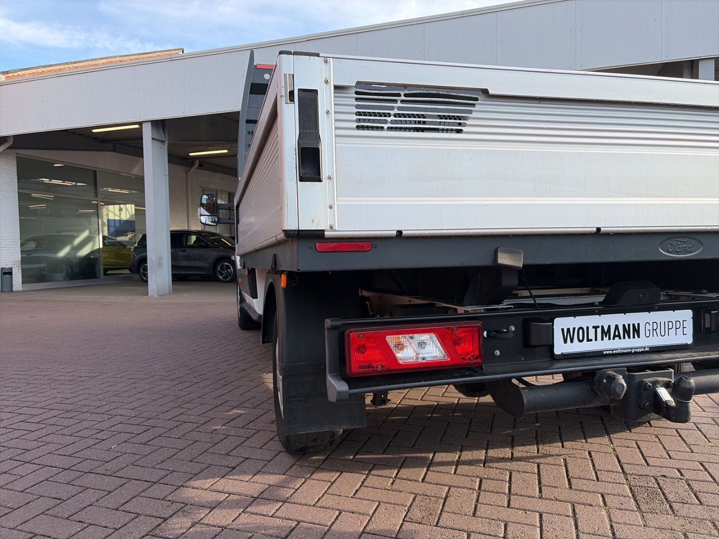 Fahrzeugabbildung Ford Transit Pritsche 350 L3 DoKa Trend StandHZG AHK