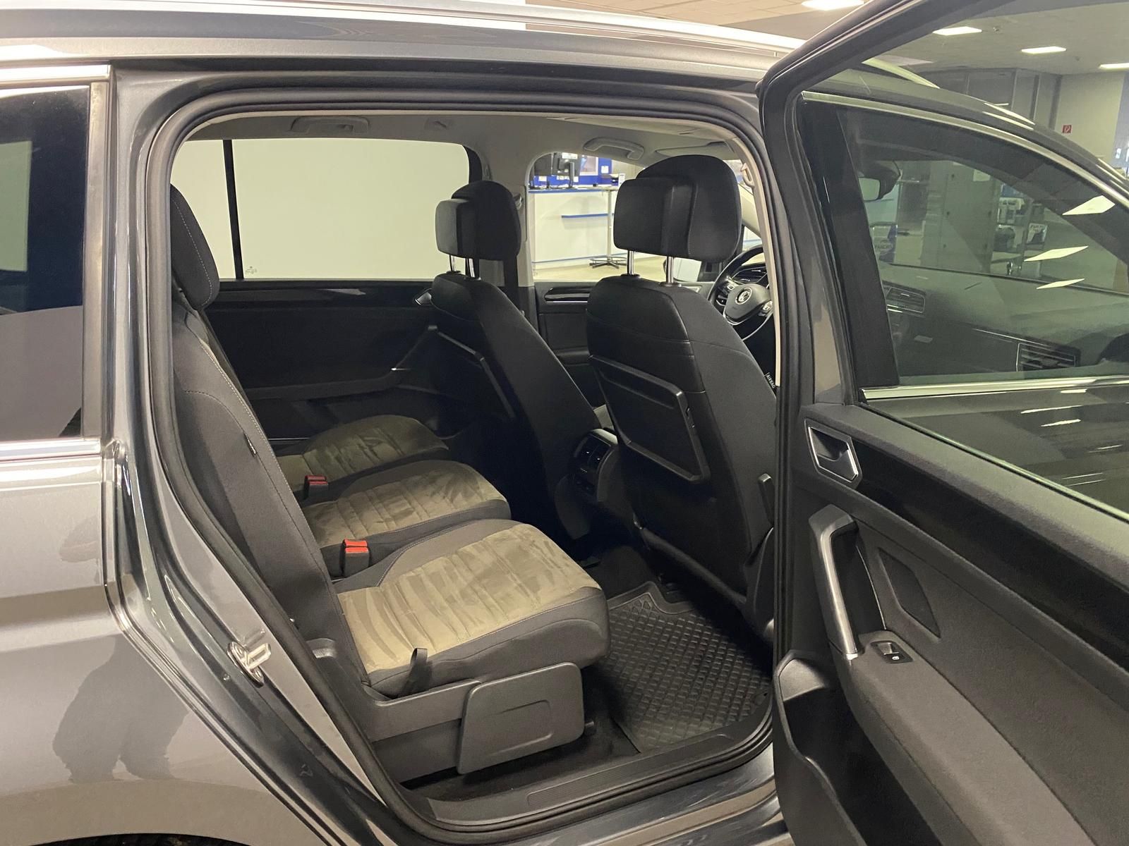 Fahrzeugabbildung Volkswagen Touran 1.4 16V TSI Highline BMT+TOTWINKEL+ACC+++
