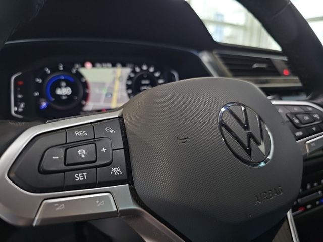 Fahrzeugabbildung Volkswagen Tiguan 1.5 TSI 6-Gang MOVE AHK NAVI MATRIX 360°