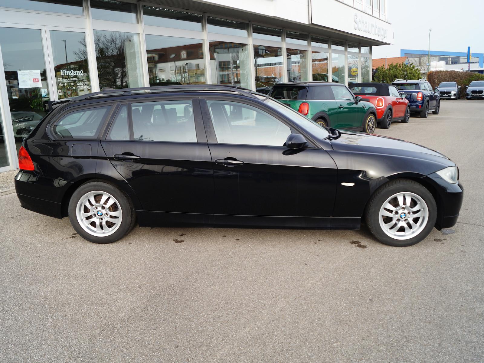 BMW 320 2007 — rear view