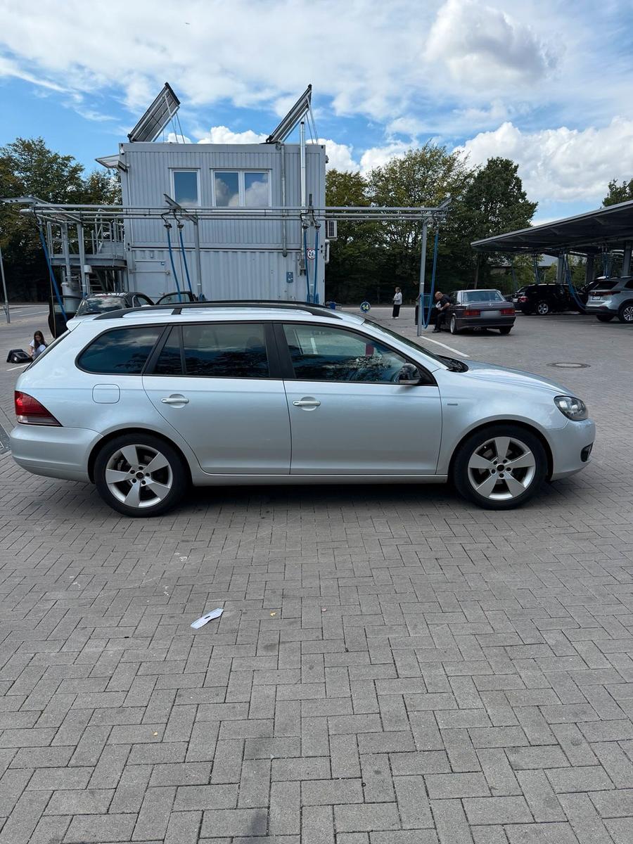Volkswagen Golf 2012 — engine 105 HP (77kW)