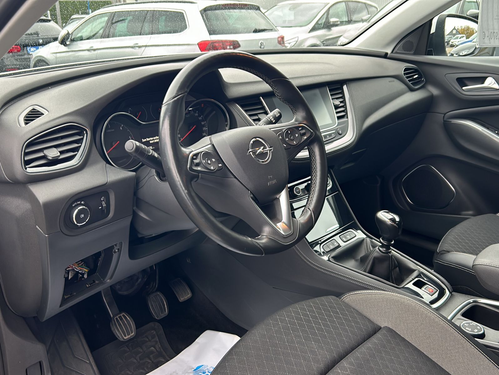 Fahrzeugabbildung Opel Grandland X 1,6 Innovation