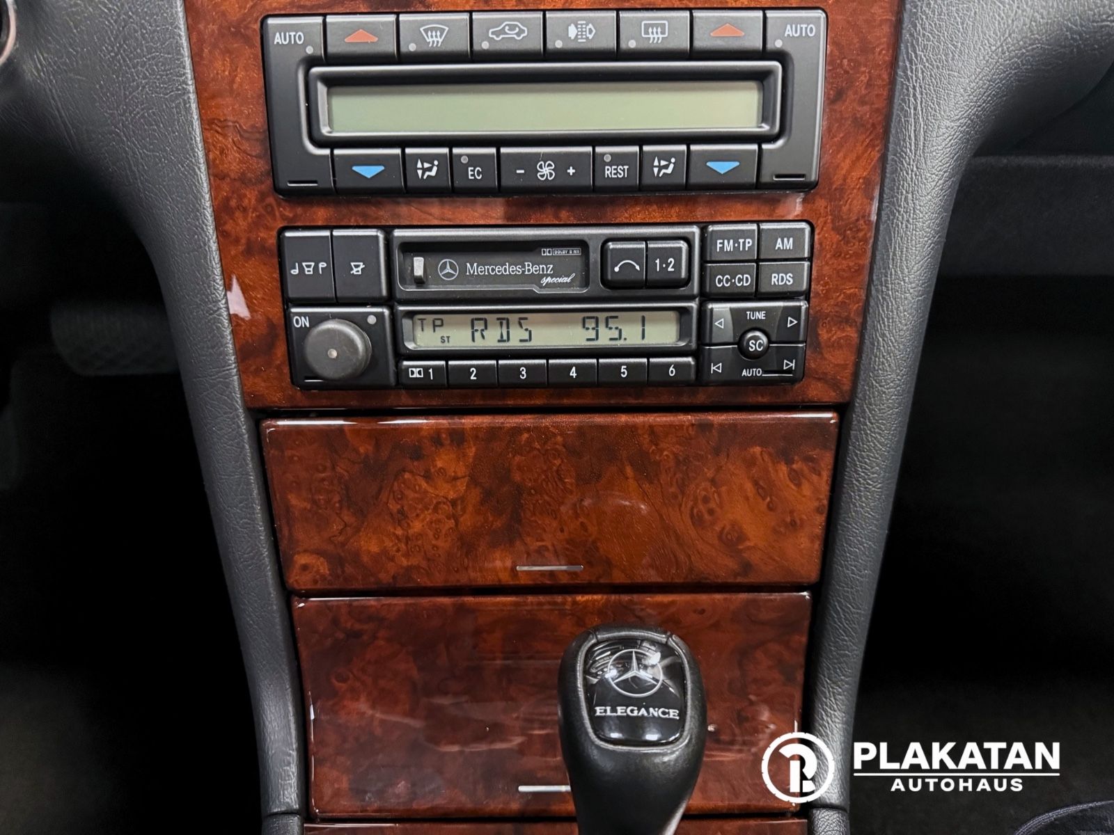 Fahrzeugabbildung Mercedes-Benz E 240 Xenon Automatik Klima V6 MB-Service