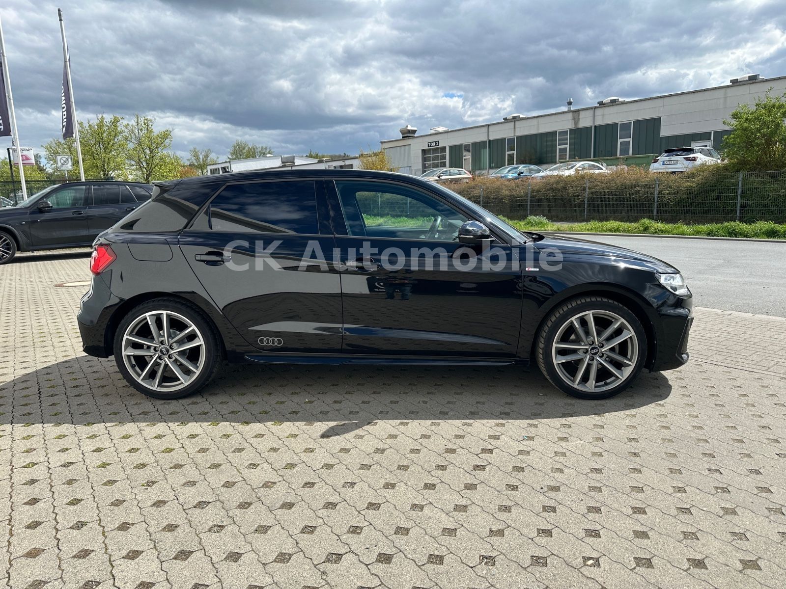 Fahrzeugabbildung Audi A1 Sportback 30 TFSI DSG S-Line/MMI Plus/PDC