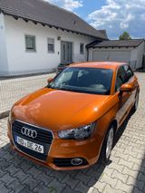 Audi A1 1.6 TDI Attraction Sportback AHK, PDC, Klima - Audi A1: Orange