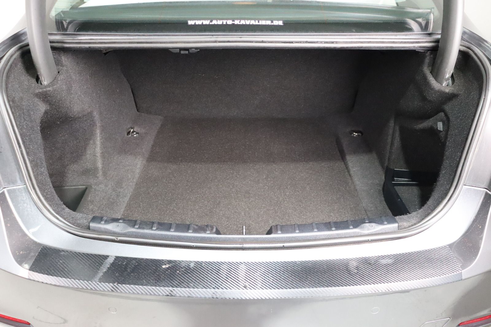 Fahrzeugabbildung BMW 320 i * AHK * Navi * SD