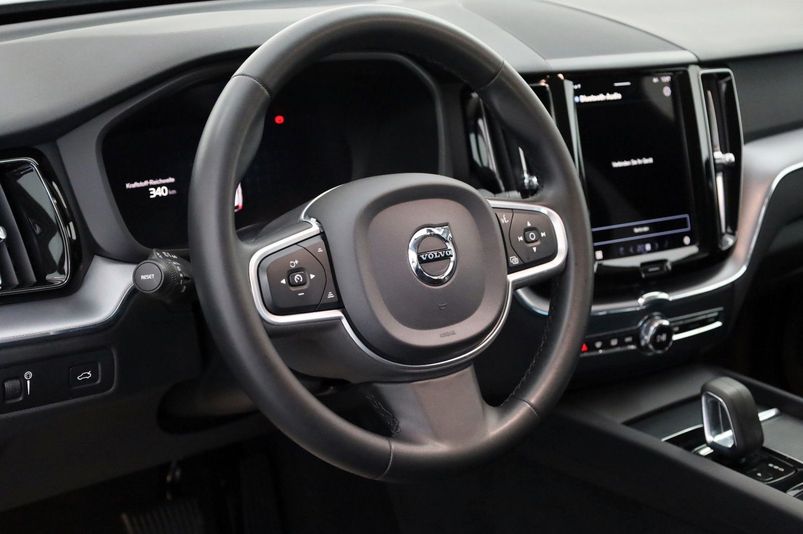 Fahrzeugabbildung Volvo XC60 Momentum Pro,Navi,LED,SH,Kamera,Carplay