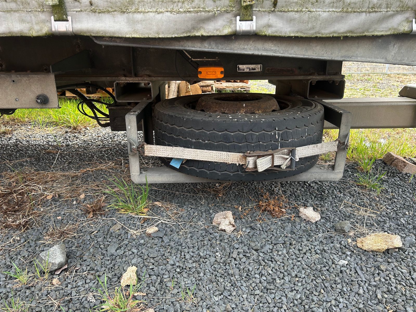 Fahrzeugabbildung Andere Gleich 18000 Anhänger Pritsche+Plane