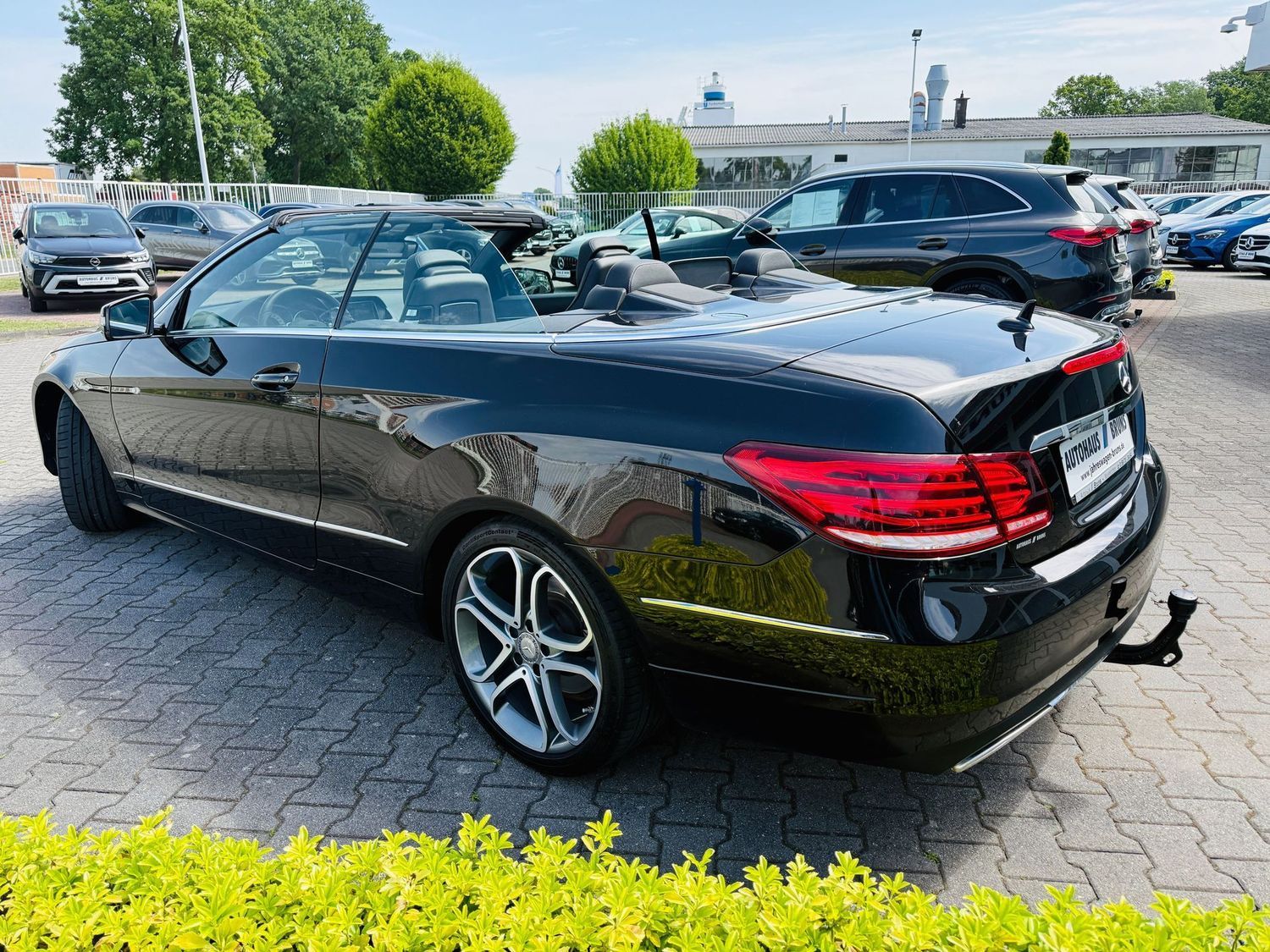 Fahrzeugabbildung Mercedes-Benz E 200 CABRIO SPORTPAKET - Autom., LED, Navi, PTS