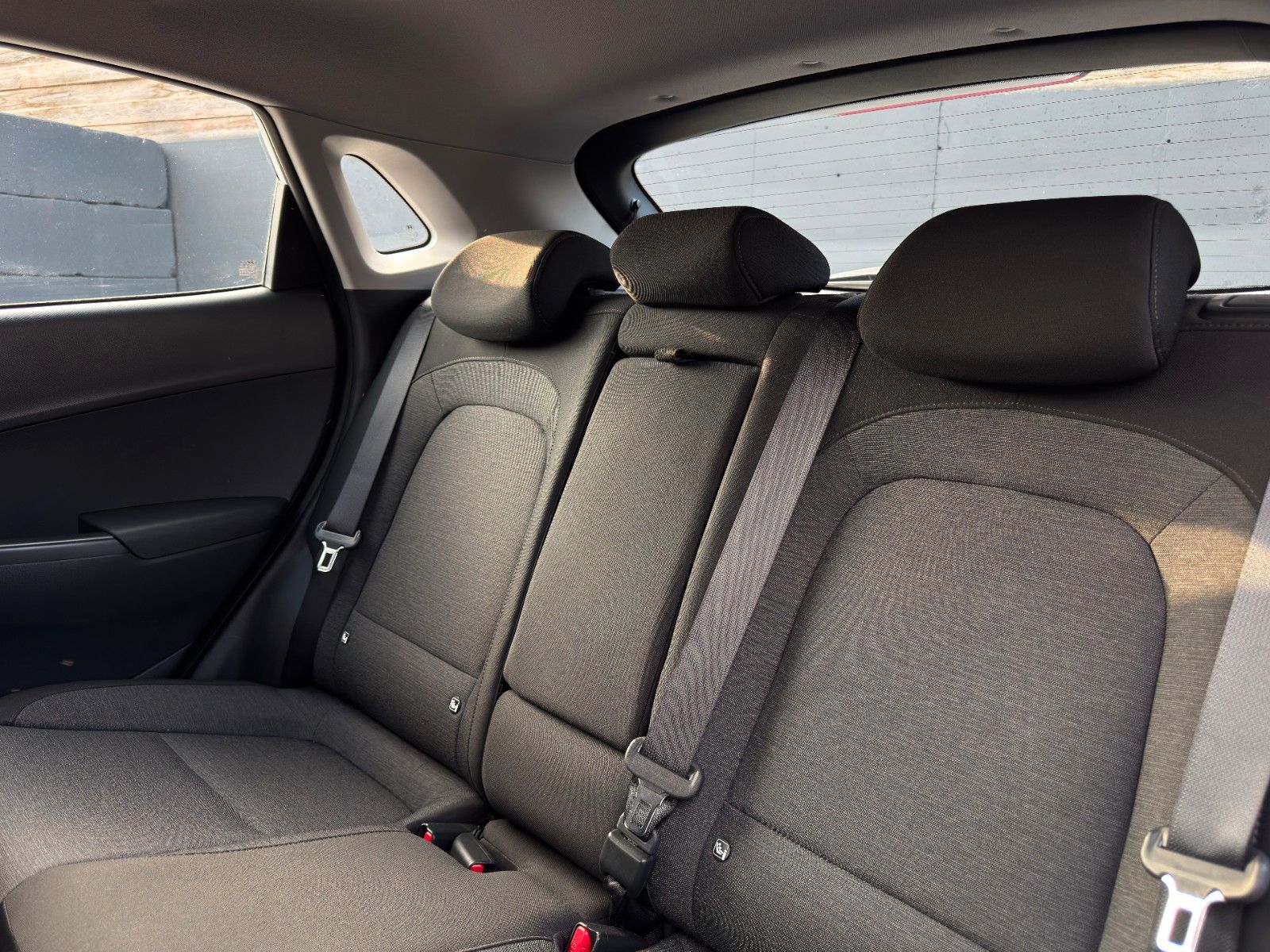 Fahrzeugabbildung Hyundai KONA E Select LKA ACC PDC SHZ LHZ Navi CarPlay