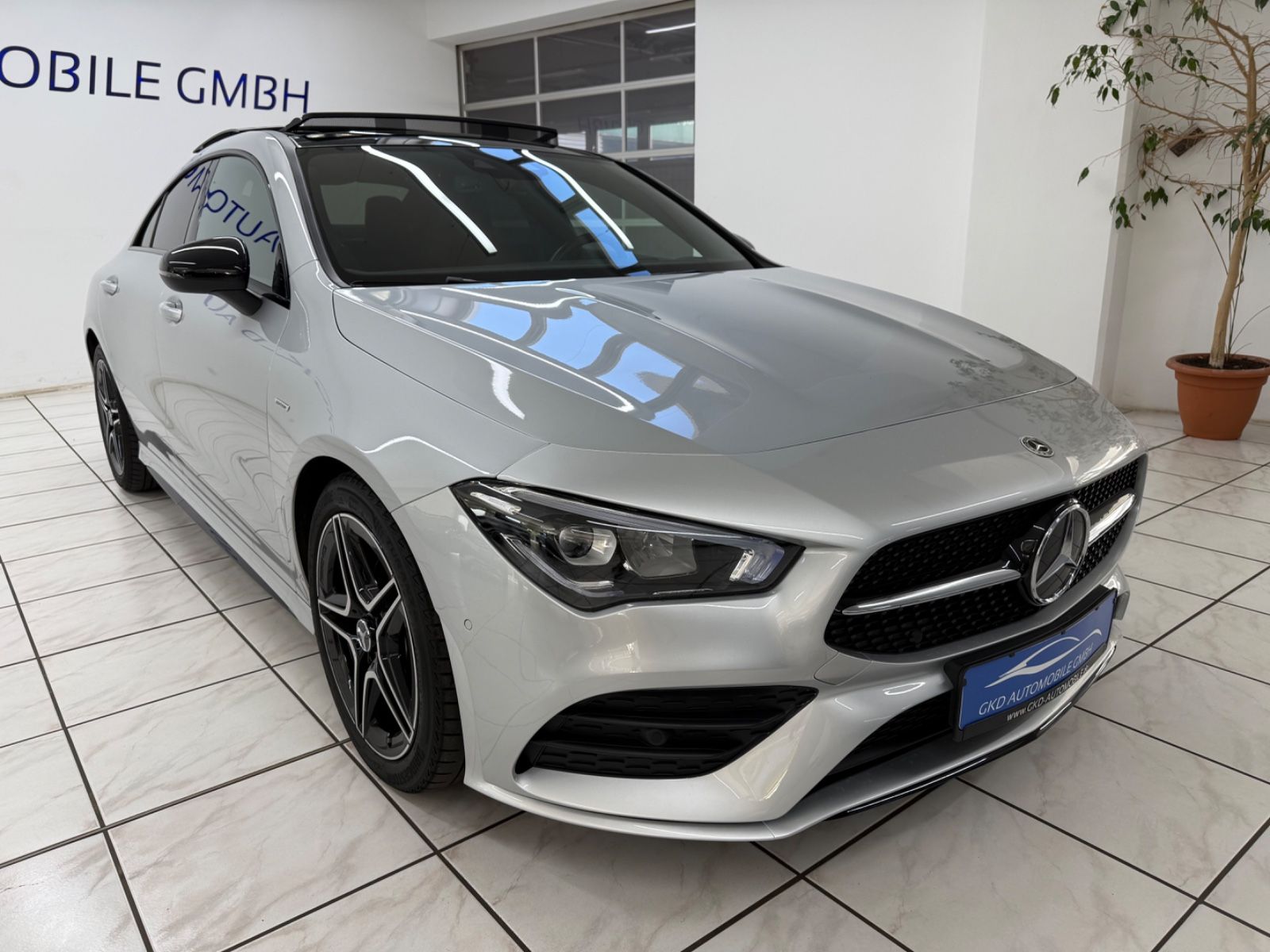 Mercedes-Benz CLA 200 AMG Line Pano Night Kamera Shz Ambiente foto 4