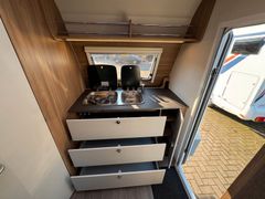 BUERSTNER Premio Plus 410TS-Hubbett-Dachklima-Mover-Markis