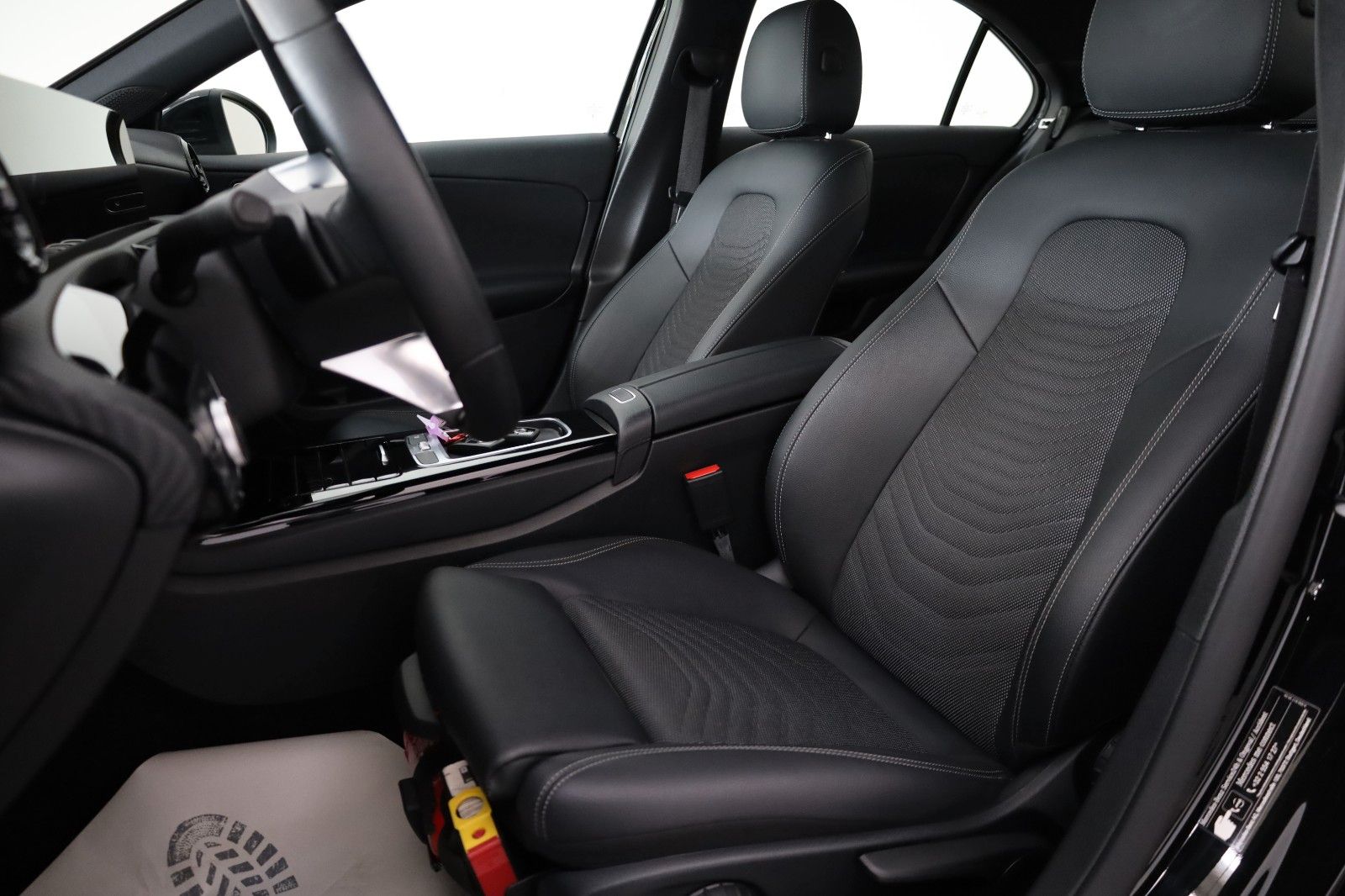 Fahrzeugabbildung Mercedes-Benz A 250e Lim. T.Leder,Navi,LED,Park Paket,Kamera