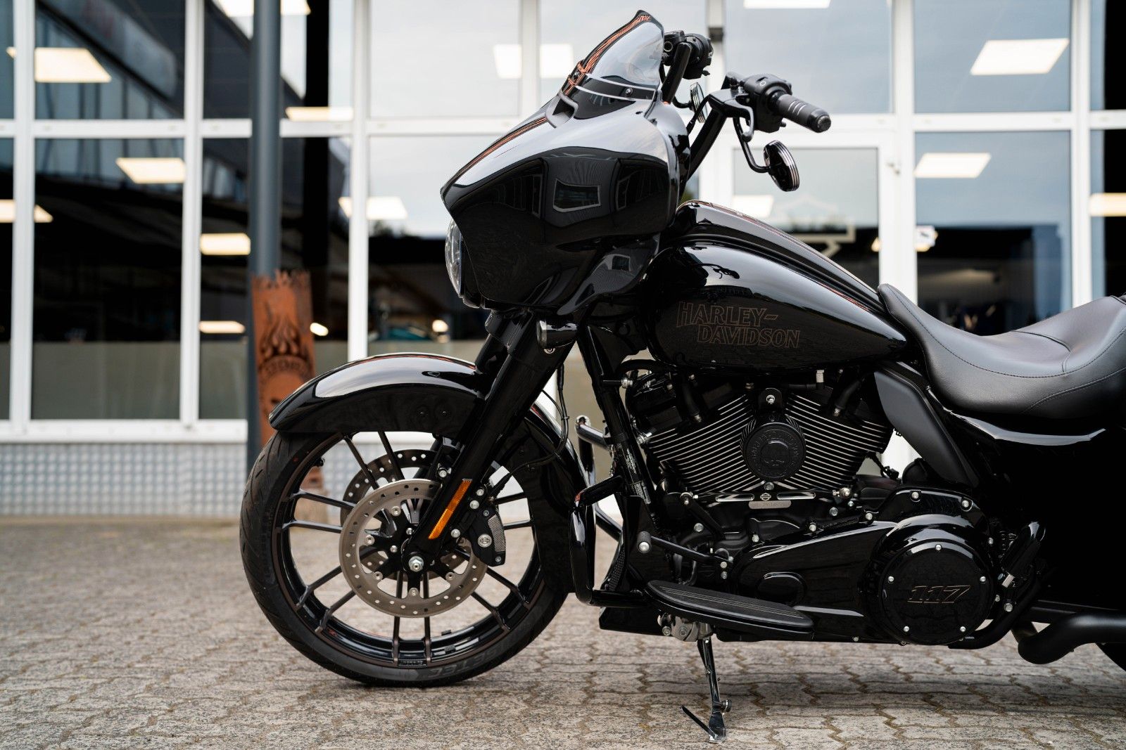 Fahrzeugabbildung Harley-Davidson FLHXST STREET GLIDE ST 117 -Kesstech-