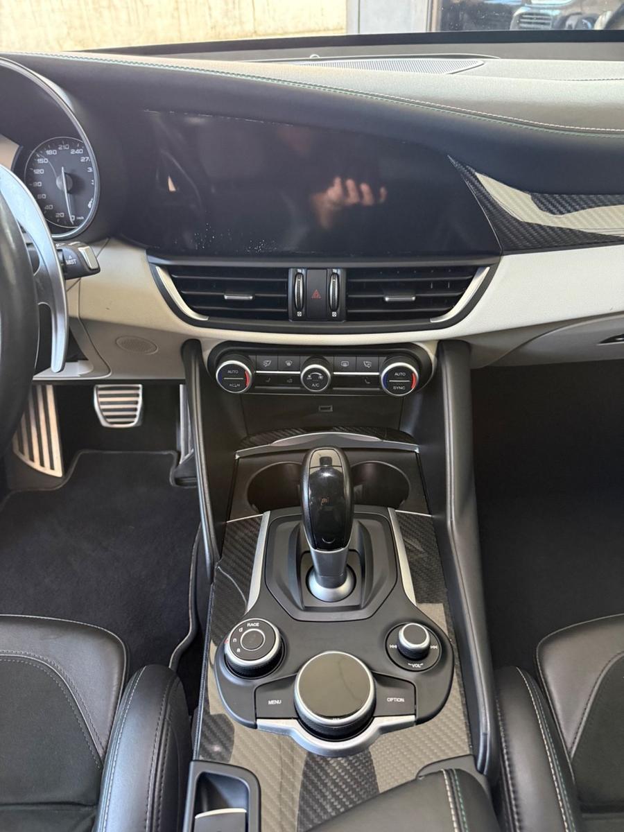 Alfa Romeo Guilia 2.9 V6 Bi-Turbo Quadrofoglio 510ch - Pack Carbone - Harman Kardon - Camera - Non fumeur