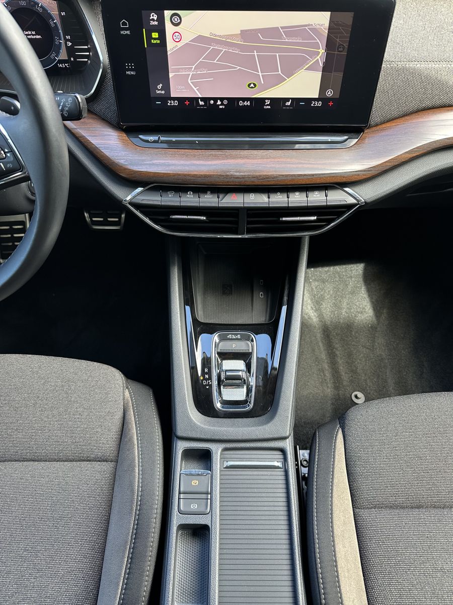 Fahrzeugabbildung SKODA Octavia Combi Scout 2.0 TDI DSG 4x4 NAV+LED+AHK