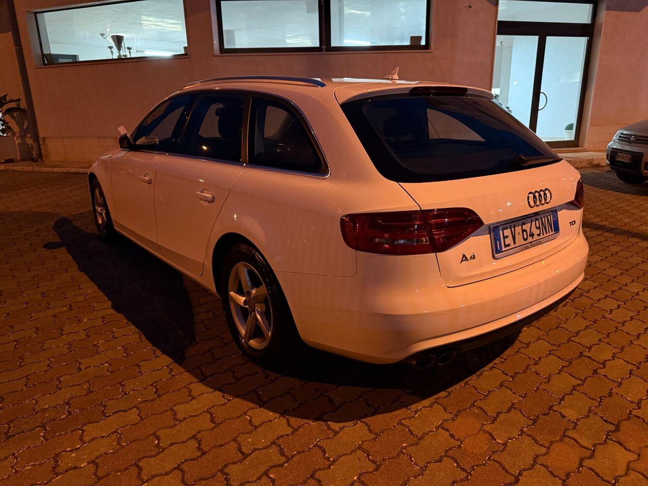 Audi A4 2014 — салон