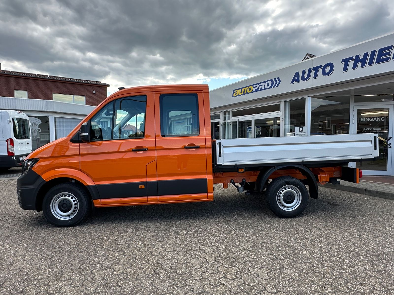 Fahrzeugabbildung Volkswagen Crafter Pritsche 35 DOKA MR 2.0 TDI Klima/GRA