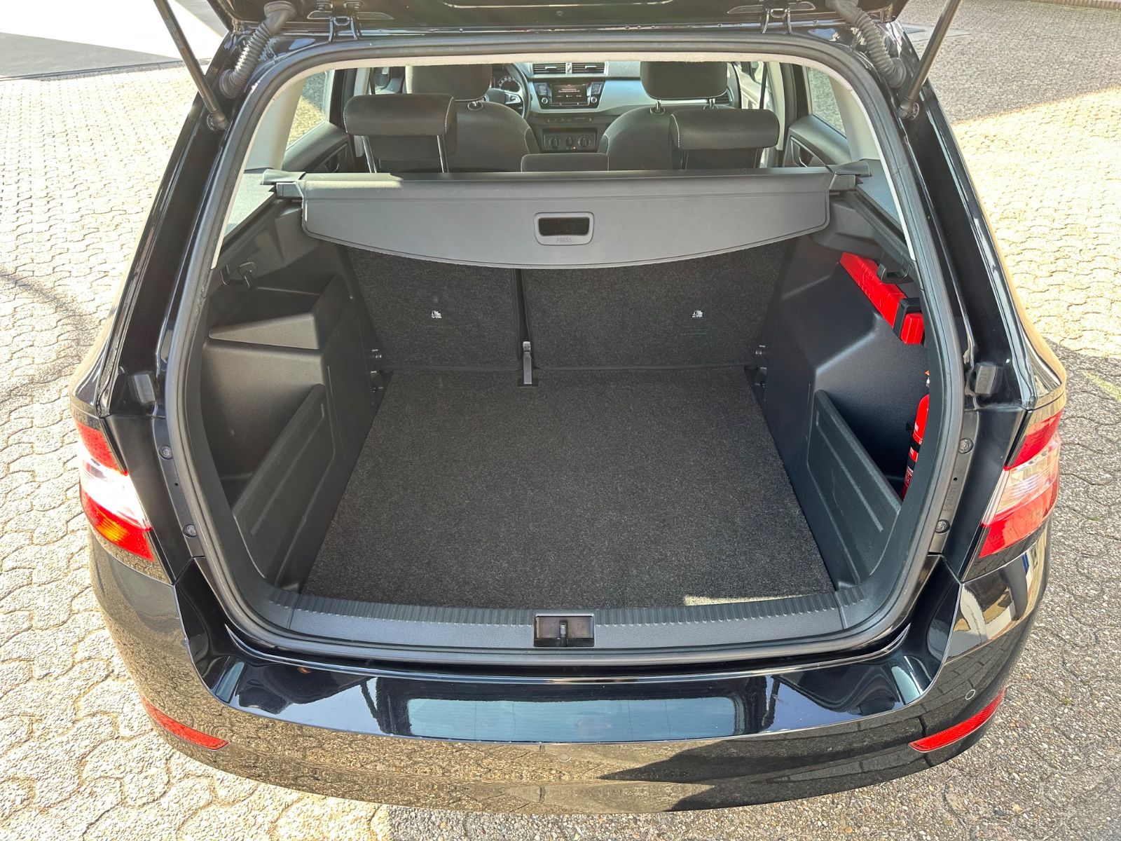 Fahrzeugabbildung SKODA Fabia Combi 1.0 TSI Ambition SHZG/BT/GJR/CarPlay