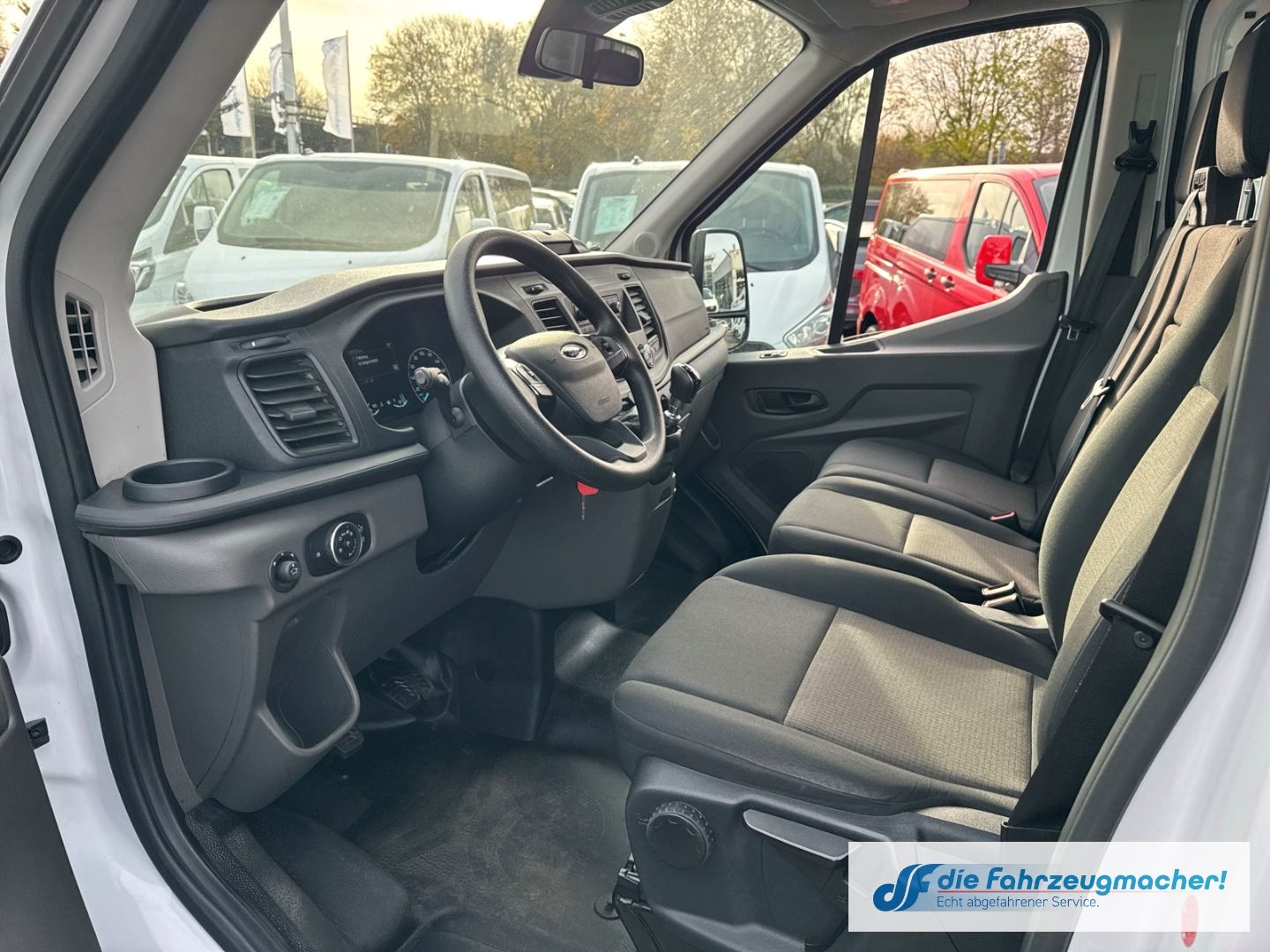 Fahrzeugabbildung Ford Transit Pritsche 350 L2 Doppelkabine Basis AHK D