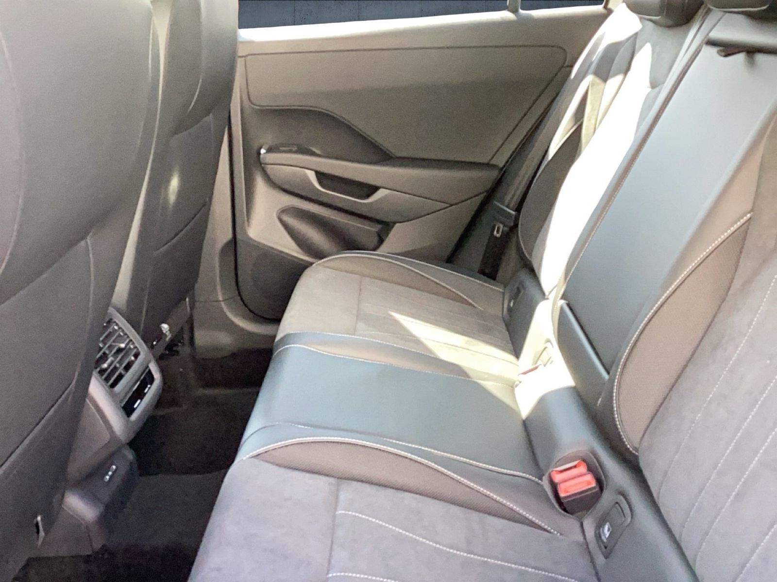 Volkswagen T-Roc - Bild 12