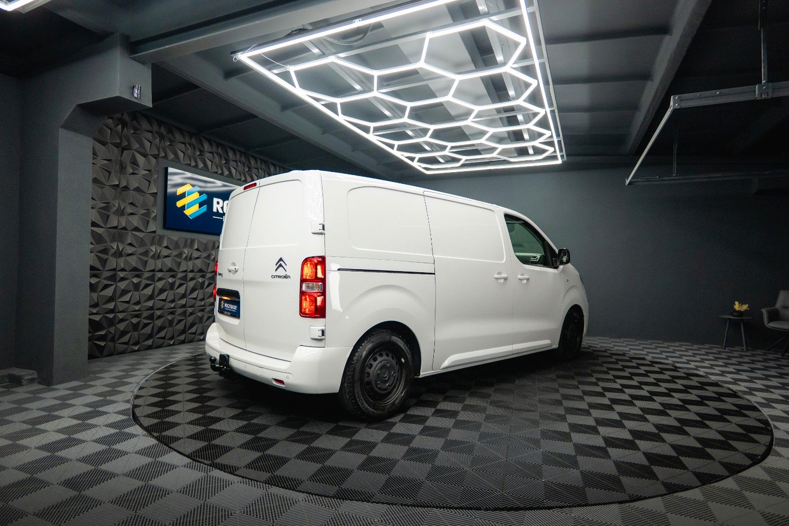 Fahrzeugabbildung Citroën Jumpy Kasten Club M Automatik *Regalsystem*360°*