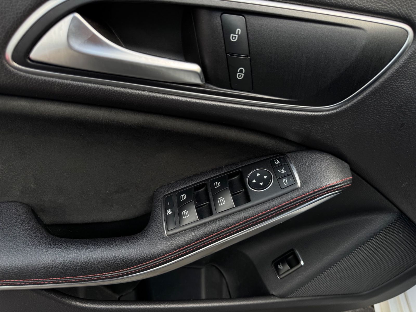 Fahrzeugabbildung Mercedes-Benz CLA 250 4Matic Sport AMG-Line Vollausstattung