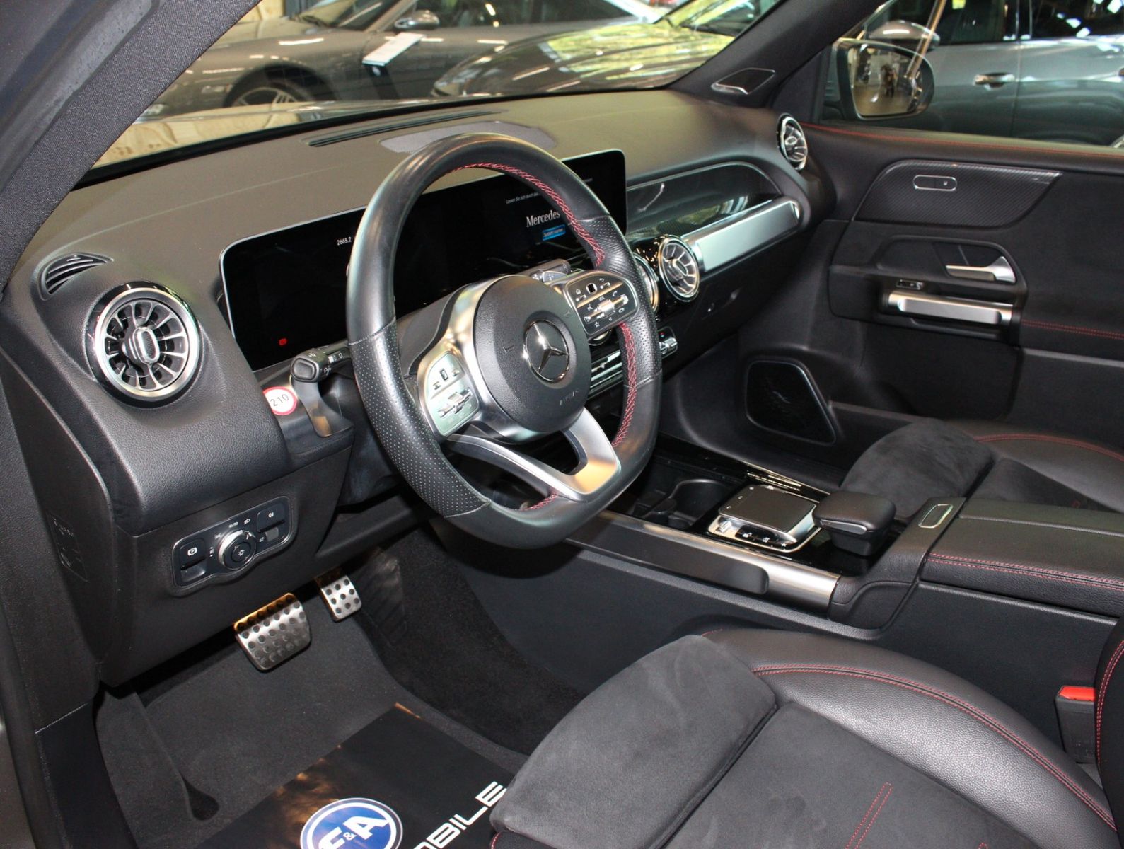 Fahrzeugabbildung Mercedes-Benz GLB 250 4Matic AMG Line Pano*Widescreen*Kamera