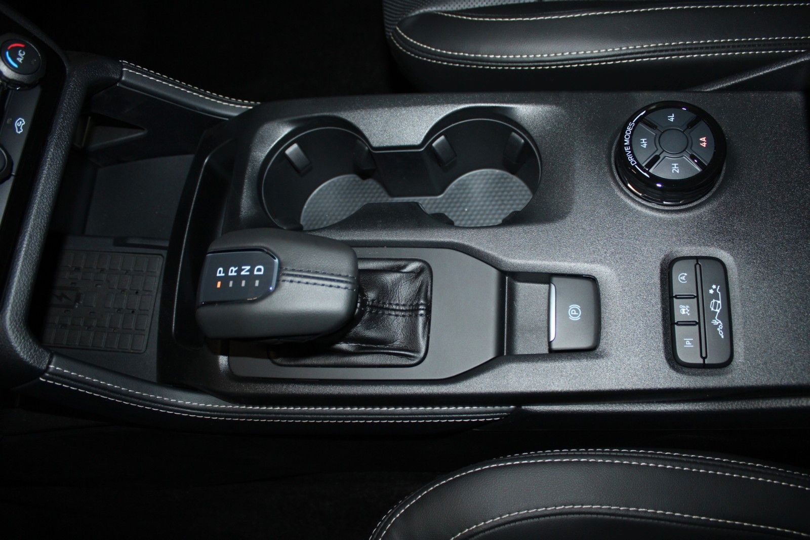Fahrzeugabbildung Ford Ranger Platinum Automatik LEDER B&O ROLLO AHK