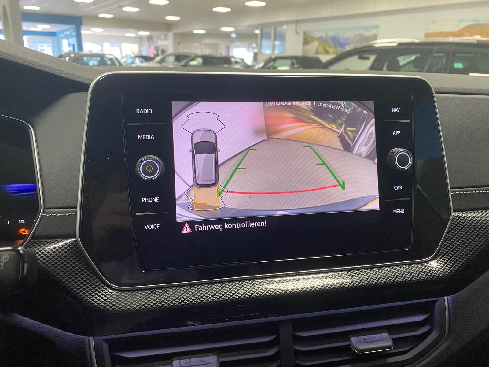 Fahrzeugabbildung Volkswagen T-Cross 1.0 TSI DSG R-Line BLACKSTYLE+MATRIX+AHK
