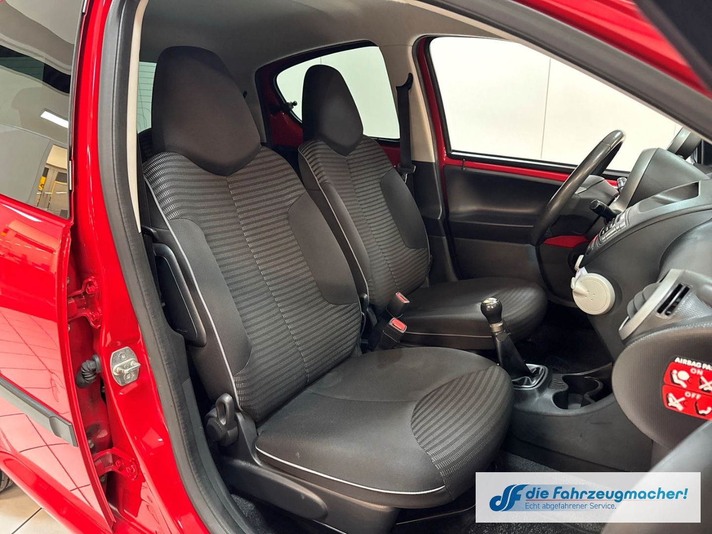 Fahrzeugabbildung Peugeot 107 Active GA Privacyverglasung teilb.Rücksb Led