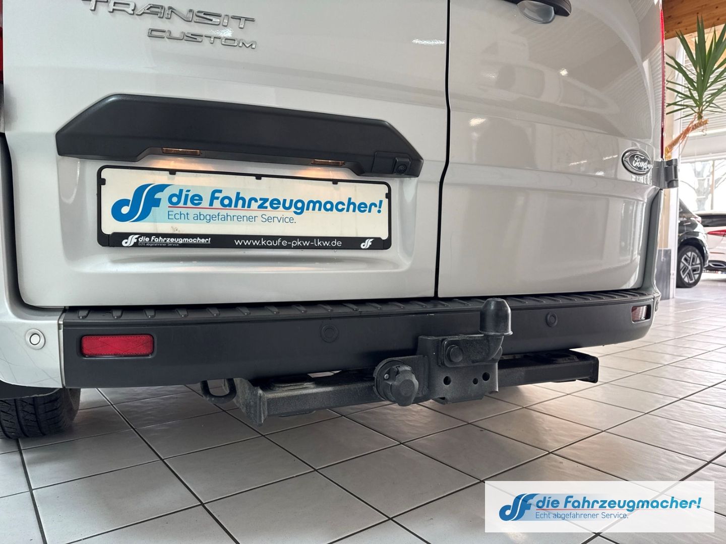 Fahrzeugabbildung Ford Transit Custom Kasten 300 L2 Trend AHK Navi Appl
