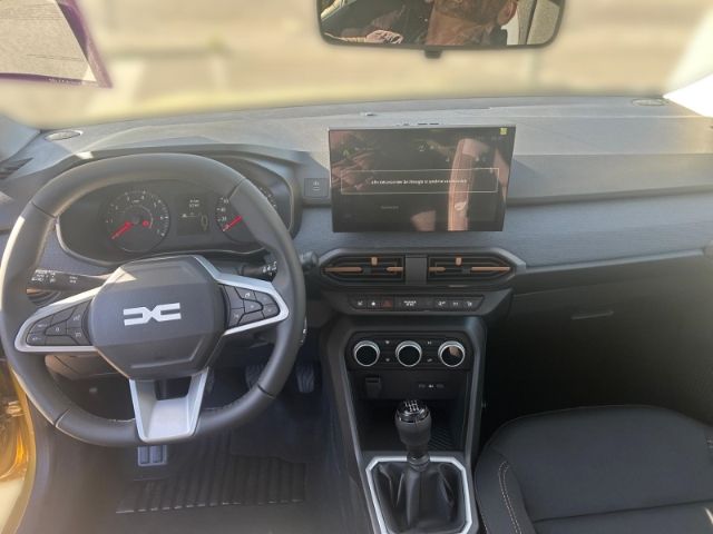 Fahrzeugabbildung Dacia Sandero III Stepway Expression Winter-Paket+Navi