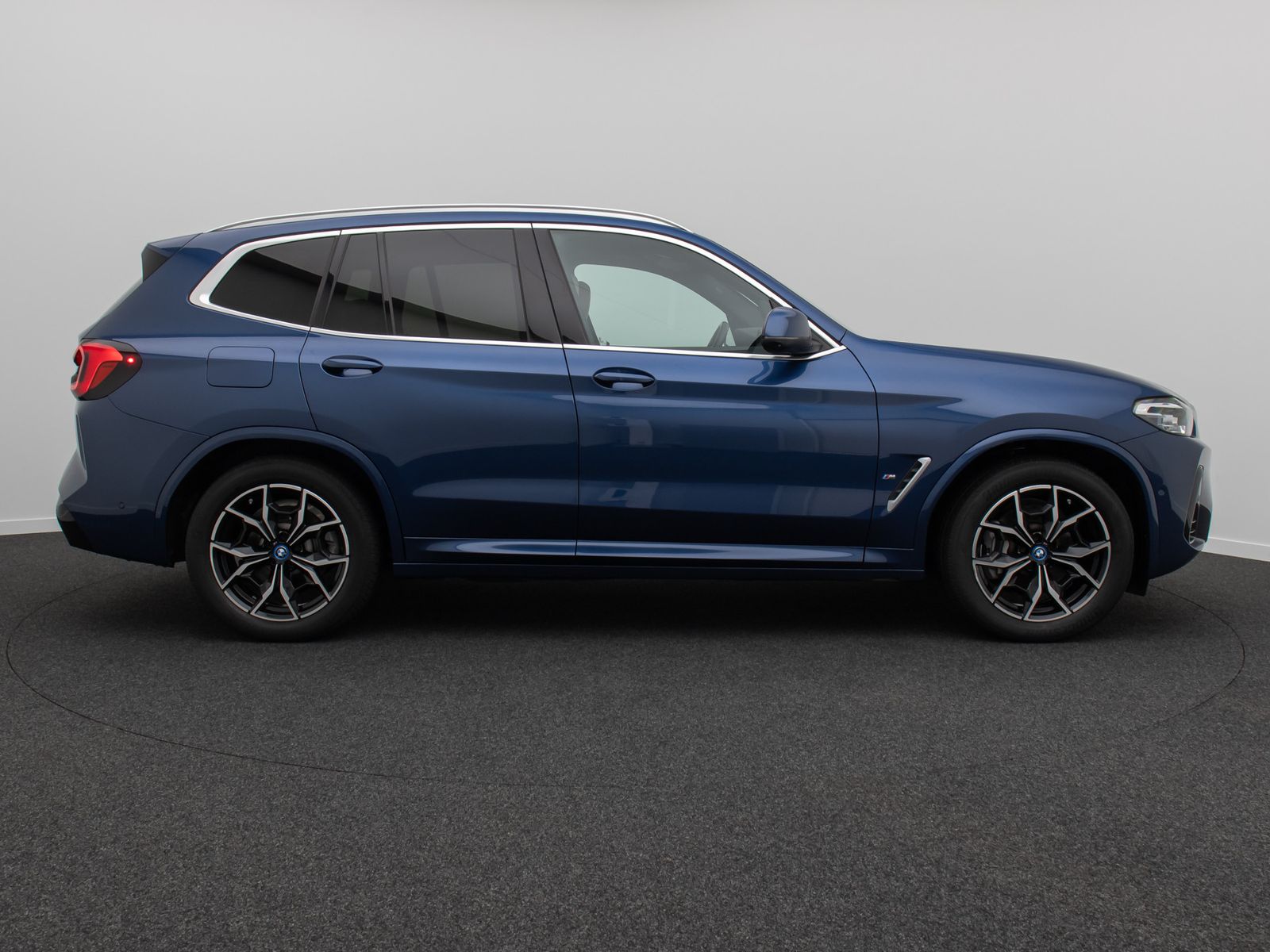Fahrzeugabbildung BMW X3 xD30e M Sport HiFi 360&deg;HUD DAB Komfort 19Zoll