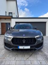 Maserati Levante SQ4 Benzin 3.0 V6 430ps 1.Hand SUV TOP - Maserati mit Benzin-Antrieb: Geländewagen