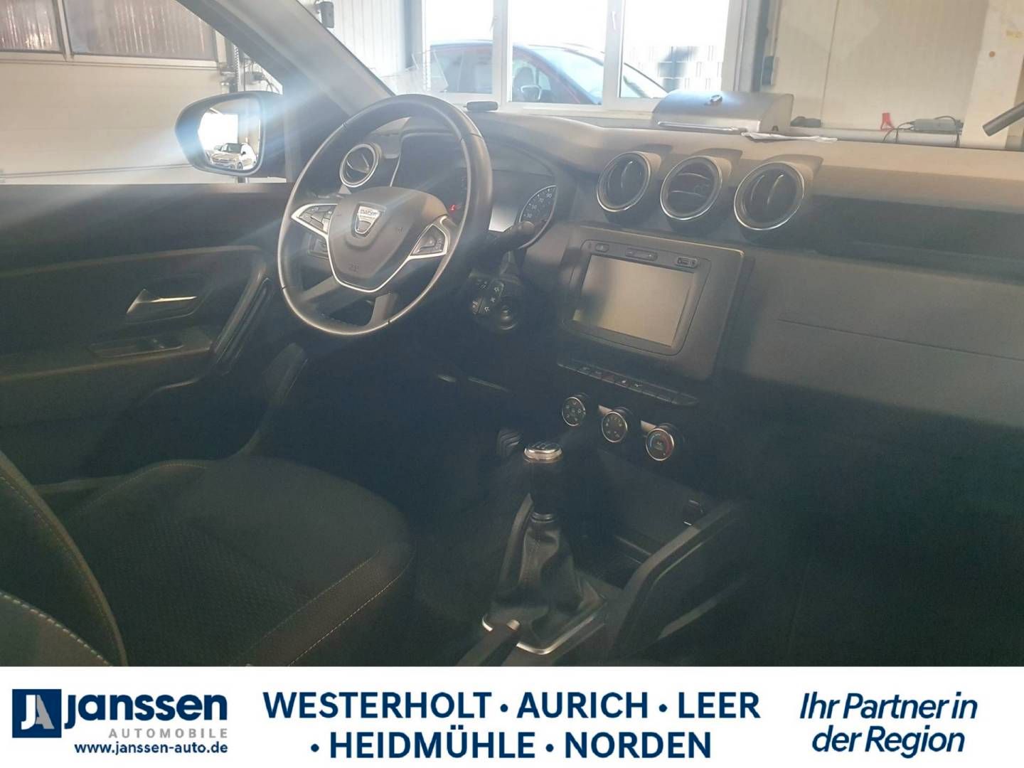 Fahrzeugabbildung Dacia DUSTER Comfort TCe 100 2WD