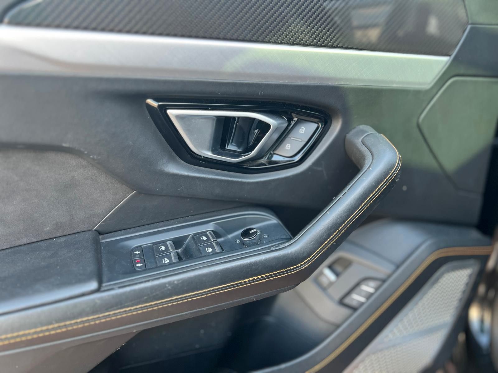 Fahrzeugabbildung Lamborghini Urus LP650 *PANO*Carbon*HeUp*22**Mietkauf*